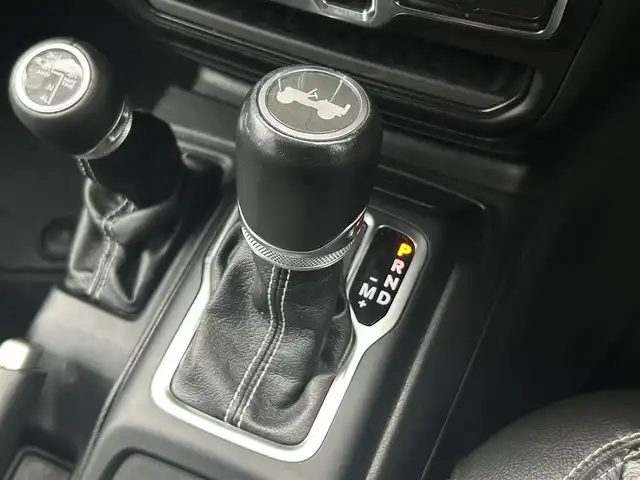 クライスラー・ジープ ジープ ラングラー アンリミテッド サハラ 茨城県 2020(令2)年 4.1万km 白 ワンオ-ナ- /衝突軽減B /ACC /BSM /ナビ /TV /黒革 /シートヒーター /ステアリングヒーター /CarPlay /BT /USB /F/S/Bカメラ /パークセンサー /LEDヘッドL /オートハイビーム /オートライト /スマートキー /ETC2.0 /純正18インチAW /禁煙車