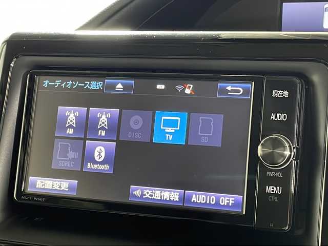 トヨタ ヴォクシー ハイブリッド ZS 沖縄県 2017(平29)年 7.9万km ホワイトパールクリスタルシャイン 禁煙車/県外仕入れ/純正７インチナビ/【CD/DVD/フルセグTV/BT】/後席フリップダウンモニター/バックカメラ/ETC/両側パワースライドドア/シートカバー/純正サンシェード/トヨタセーフティセンス/→衝突被害軽減システム/→レーンキープアシスト/→オートマチックハイビーム/スマートキー