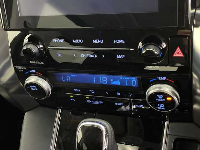 トヨタ アルファード S Cパッケージ 鹿児島県 2023(令5)年 1.8万km ホワイトパールクリスタルシャイン Toyota Safety Sense/純正ディスプレィオーディオ/（ナビ/Bluetooth/CD/DVD)/フルセグTV/バックカメラ/サンルーフ/フリップダウンモニター/黒レザーシート/前席パワーシート/前席シートヒーター/両側電動スライドドア/前方ドライブレコーダー/レーダークルーズコントロール/パワーバックドア/ビルトインETC/革巻きステアリング/ステアリングヒーター/電子パーキング/LEDヘッドライト/フォグライト/オートライト/純正18インチアルミホイール/純正フロアマット/スマートキー/エンジンプッシュスタート