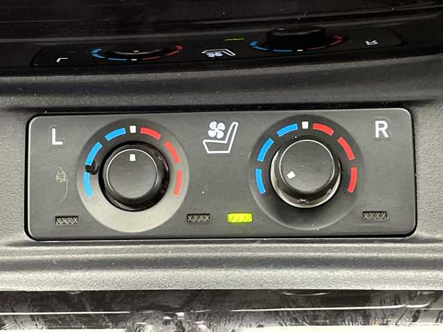 トヨタ アルファード S Cパッケージ 鹿児島県 2023(令5)年 1.8万km ホワイトパールクリスタルシャイン Toyota Safety Sense/純正ディスプレィオーディオ/（ナビ/Bluetooth/CD/DVD)/フルセグTV/バックカメラ/サンルーフ/フリップダウンモニター/黒レザーシート/前席パワーシート/前席シートヒーター/両側電動スライドドア/前方ドライブレコーダー/レーダークルーズコントロール/パワーバックドア/ビルトインETC/革巻きステアリング/ステアリングヒーター/電子パーキング/LEDヘッドライト/フォグライト/オートライト/純正18インチアルミホイール/純正フロアマット/スマートキー/エンジンプッシュスタート