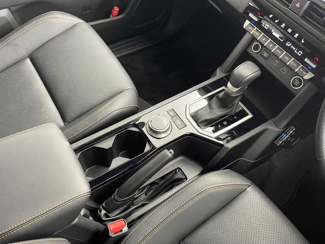 三菱 トライトン GSR 愛知県 2024(令6)年 0.6万km ガンＭ／黒 メーカーオプション9インチナビ/音声認識・BT・AppleCarPlay・AndroidAuto・フルセグTV・USB・FM・AM/マルチアラウンドビューモニター/スーパーエレクトロ4WD-II/レーダークルーズ コントロール/ETC/衝突被害軽減システム/本革合皮コンビレザーシート/運転席パワーシート/前席シートヒーター /本革巻ステアリング/ステアリングヒーター/ブラインドスポットモニター/ヒルディセントコントロール/アクティブスタビリティ&トラクションコントロール/アクティブLSD（ブレーキ制御タイプ）/トレーラースタビリティアシスト/アクティブヨーコントロール/リヤデフロック/ヒルスタートアシスト/標識認識システム/オートライト/オートハイビーム/オートワイパー/車線逸脱防止支援機能/後席サーキュレーター/自動防眩ルームミラー/フロントフォグランプ/荷台ベッドライナー/電動格納式ヒーテッドドアミラー/6スピーカー