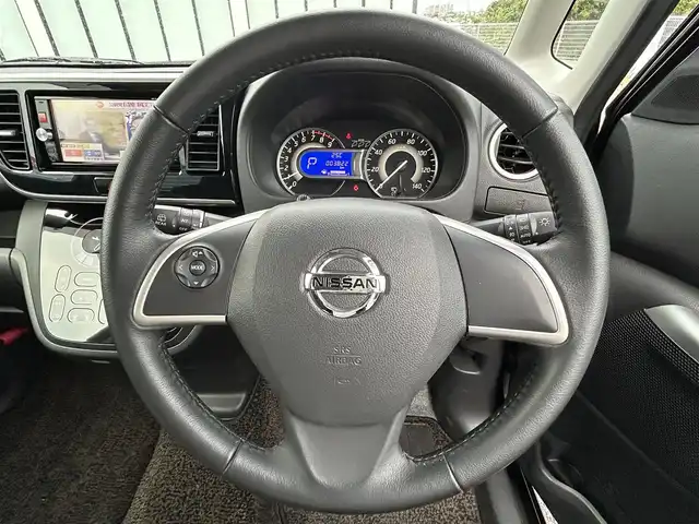日産 デイズ ルークス ハイウェイスターX Gパッケージ 大阪府 2014(平26)年 0.4万km ブラック 純正メモリーナビ　/　フルセグＴＶ/ＣＤ／ＤＶＤ/ＡＵＸ/            ＢT/ミュージックサーバー　/アラウンドビューモニター　/両側パワースライドドア　/ＥＴＣ　/ターボ車　/アイドリングストップ　/LEDヘッドライト/ハイウェイスター