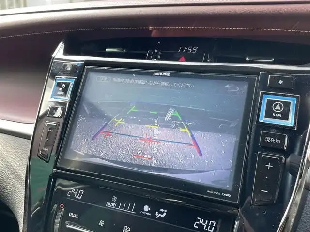 トヨタ ハリアー プレミアム 東京都 2015(平27)年 6万km ブラック ワンオーナー/純正エアロF/R/ALPINE製ナビ（EX900）/・フルセグTV/Bluetoothオーディオ/DVD/ALPINE製フリップダウンモニター（TMX-RM905）/ドライブレコーダー(CSD-790FHG)/パワーバックドア/クルーズコントロール/純正アルミホイール18インチ/合皮ハーフレザーシート/純正フロアマット/保証書/取扱説明書/スペアキー