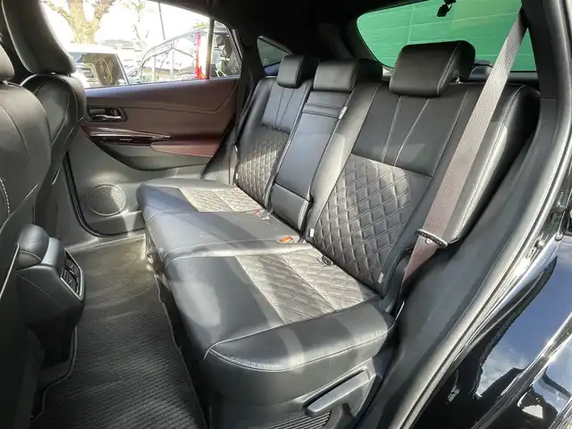 トヨタ ハリアー プレミアム 東京都 2015(平27)年 6万km ブラック ワンオーナー/純正エアロF/R/ALPINE製ナビ（EX900）/・フルセグTV/Bluetoothオーディオ/DVD/ALPINE製フリップダウンモニター（TMX-RM905）/ドライブレコーダー(CSD-790FHG)/パワーバックドア/クルーズコントロール/純正アルミホイール18インチ/合皮ハーフレザーシート/純正フロアマット/保証書/取扱説明書/スペアキー