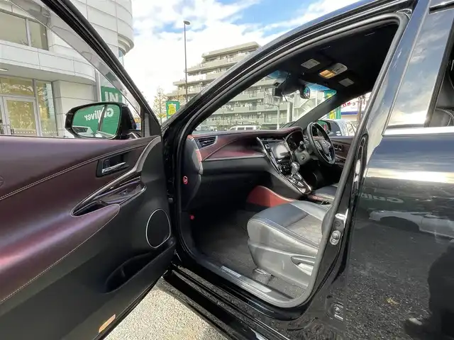 トヨタ ハリアー プレミアム 東京都 2015(平27)年 6万km ブラック ワンオーナー/純正エアロF/R/ALPINE製ナビ（EX900）/・フルセグTV/Bluetoothオーディオ/DVD/ALPINE製フリップダウンモニター（TMX-RM905）/ドライブレコーダー(CSD-790FHG)/パワーバックドア/クルーズコントロール/純正アルミホイール18インチ/合皮ハーフレザーシート/純正フロアマット/保証書/取扱説明書/スペアキー