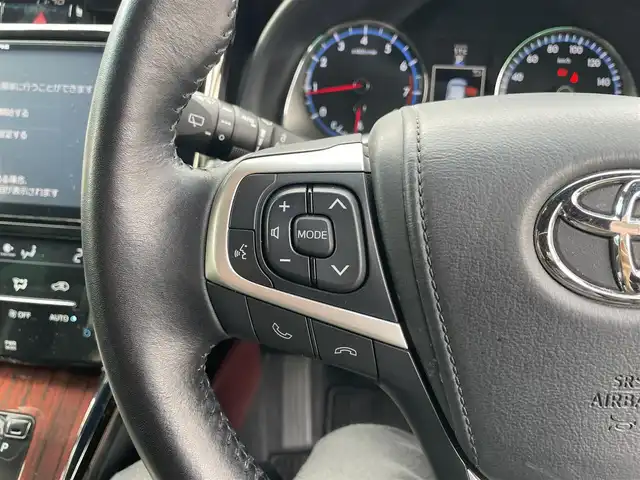 トヨタ ハリアー プレミアム 東京都 2015(平27)年 6万km ブラック ワンオーナー/純正エアロF/R/ALPINE製ナビ（EX900）/・フルセグTV/Bluetoothオーディオ/DVD/ALPINE製フリップダウンモニター（TMX-RM905）/ドライブレコーダー(CSD-790FHG)/パワーバックドア/クルーズコントロール/純正アルミホイール18インチ/合皮ハーフレザーシート/純正フロアマット/保証書/取扱説明書/スペアキー