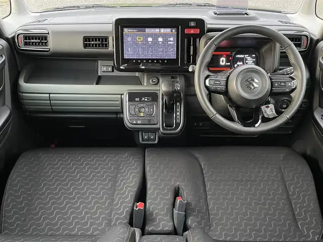 スズキ スペーシア ギア HYBRID XZ 新潟県 2024(令6)年 0.4万km クールカーキパールメタリック/ガンメタリック2トーン 4WD/純正メモリナビ/BT/USB/フルセグテレビ/全方位カメラ/衝突被害軽減ブレーキ/レーンキープアシスト/レーダークルーズコントロール/両側パワースライドドア/ベンチシート/シートヒーター /ステアリングヒーター/ステアリングスイッチ/コーナーセンサー/スマートキー/プッシュスタート/LEDヘッドライト/オートライト/オートハイビーム/フォグランプ/純正14インチアルミホイール