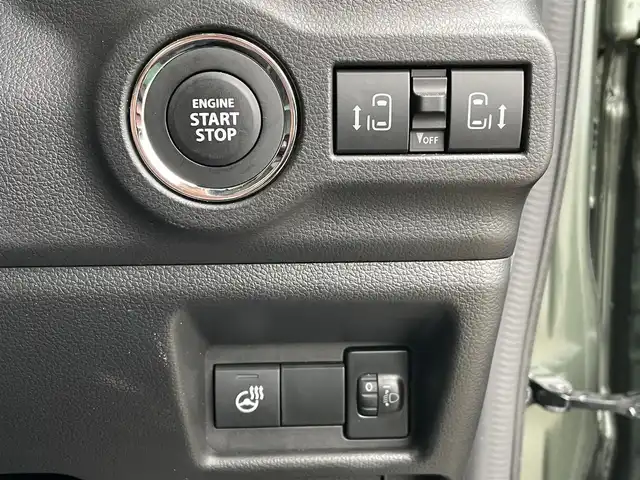 スズキ スペーシア ギア HYBRID XZ 新潟県 2024(令6)年 0.4万km クールカーキパールメタリック/ガンメタリック2トーン 4WD/純正メモリナビ/BT/USB/フルセグテレビ/全方位カメラ/衝突被害軽減ブレーキ/レーンキープアシスト/レーダークルーズコントロール/両側パワースライドドア/ベンチシート/シートヒーター /ステアリングヒーター/ステアリングスイッチ/コーナーセンサー/スマートキー/プッシュスタート/LEDヘッドライト/オートライト/オートハイビーム/フォグランプ/純正14インチアルミホイール