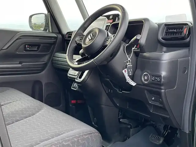 スズキ スペーシア ギア HYBRID XZ 新潟県 2024(令6)年 0.4万km クールカーキパールメタリック/ガンメタリック2トーン 4WD/純正メモリナビ/BT/USB/フルセグテレビ/全方位カメラ/衝突被害軽減ブレーキ/レーンキープアシスト/レーダークルーズコントロール/両側パワースライドドア/ベンチシート/シートヒーター /ステアリングヒーター/ステアリングスイッチ/コーナーセンサー/スマートキー/プッシュスタート/LEDヘッドライト/オートライト/オートハイビーム/フォグランプ/純正14インチアルミホイール