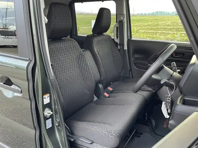 スズキ スペーシア ギア HYBRID XZ 新潟県 2024(令6)年 0.4万km クールカーキパールメタリック/ガンメタリック2トーン 4WD/純正メモリナビ/BT/USB/フルセグテレビ/全方位カメラ/衝突被害軽減ブレーキ/レーンキープアシスト/レーダークルーズコントロール/両側パワースライドドア/ベンチシート/シートヒーター /ステアリングヒーター/ステアリングスイッチ/コーナーセンサー/スマートキー/プッシュスタート/LEDヘッドライト/オートライト/オートハイビーム/フォグランプ/純正14インチアルミホイール