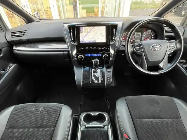 トヨタ アルファード S タイプゴールド 道央・札幌 2020(令2)年 8.5万km ホワイトパールクリスタルシャイン ・４WD/・衝突軽減ブレーキ/・純正ナビ/　CD＆DVD＆BT＆TV/・バックカメラ/・ハーフレザーシート/・コーナーセンサー/・レーンキープアシスト/・レーダークルーズコントロール/・デジタルインナーミラー/・ブラインドスポットモニター/・フリップダウンモニター/・両側パワースライドドア/・パワーバックドア/・アイドリングストップ/・前後ドライブレコーダー/・MT付きAT/・ビルトインETC/・オートエアコン/・オートライト/・オートリトラミラー/・三眼LEDヘッドライト/・プッシュスタート/・スマートキー/・純正フロアマット/・ウィンカーミラー/・フォグライト/・スペアキー