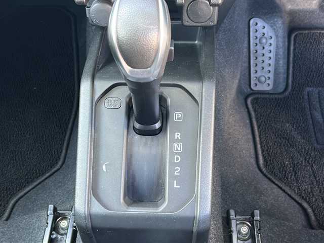 スズキ ジムニー XC 岐阜県 2022(令4)年 1.8万km キネティックイエロー 社外ナビ（CMOS-230）/AM/FM/Bluetooth/TV（フルセグ）/iPad/HDMI/純正マット/純正タイヤ/電動格納ミラー/クルコン/横滑り防止/ダウンヒルアシストコントロール/アイドリングストップ/衝突軽減ブレーキ/車線逸脱警報/シートヒーター/ビルトインETC/オートエアコン/オートライト/スマートキー/スペアキー/プッシュスタート/取扱説明書/保証書