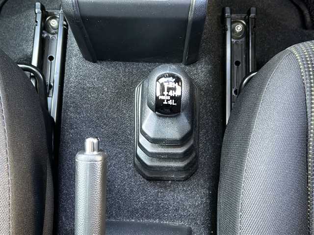 スズキ ジムニー XC 岐阜県 2022(令4)年 1.8万km キネティックイエロー 社外ナビ（CMOS-230）/AM/FM/Bluetooth/TV（フルセグ）/iPad/HDMI/純正マット/純正タイヤ/電動格納ミラー/クルコン/横滑り防止/ダウンヒルアシストコントロール/アイドリングストップ/衝突軽減ブレーキ/車線逸脱警報/シートヒーター/ビルトインETC/オートエアコン/オートライト/スマートキー/スペアキー/プッシュスタート/取扱説明書/保証書