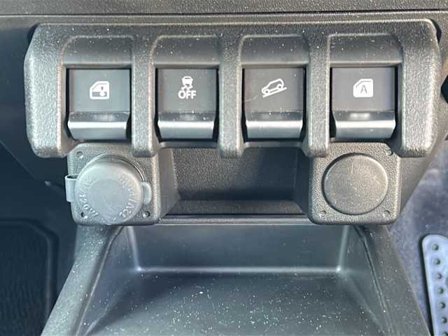 スズキ ジムニー XC 岐阜県 2022(令4)年 1.8万km キネティックイエロー 社外ナビ（CMOS-230）/AM/FM/Bluetooth/TV（フルセグ）/iPad/HDMI/純正マット/純正タイヤ/電動格納ミラー/クルコン/横滑り防止/ダウンヒルアシストコントロール/アイドリングストップ/衝突軽減ブレーキ/車線逸脱警報/シートヒーター/ビルトインETC/オートエアコン/オートライト/スマートキー/スペアキー/プッシュスタート/取扱説明書/保証書