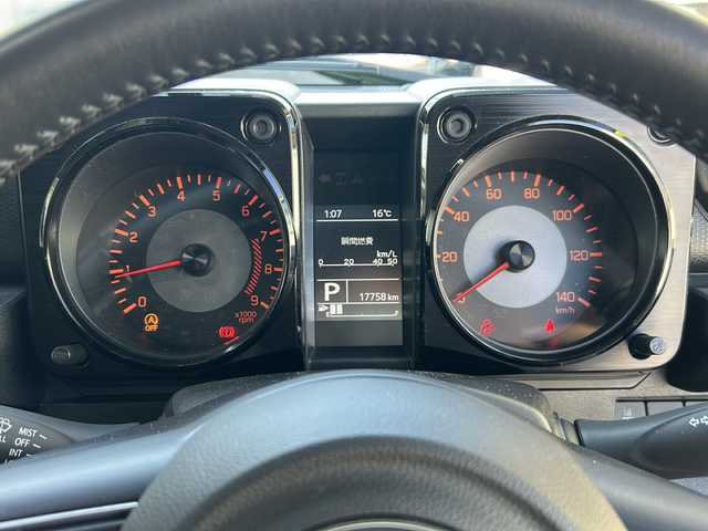 スズキ ジムニー XC 岐阜県 2022(令4)年 1.8万km キネティックイエロー 社外ナビ（CMOS-230）/AM/FM/Bluetooth/TV（フルセグ）/iPad/HDMI/純正マット/純正タイヤ/電動格納ミラー/クルコン/横滑り防止/ダウンヒルアシストコントロール/アイドリングストップ/衝突軽減ブレーキ/車線逸脱警報/シートヒーター/ビルトインETC/オートエアコン/オートライト/スマートキー/スペアキー/プッシュスタート/取扱説明書/保証書