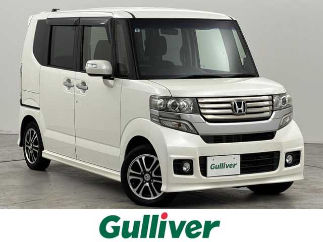 ホンダ Ｎ ＢＯＸ カスタム G SSパッケージ 福岡県 2013(平25)年 9.3万km プレミアムホワイトパール 社外ディスプレイオーディオ（ＢＴ）　/バックカメラ　/両側電動スライドドア　/横滑り防止装置　/ＥＣＯＮ　/プッシュスタート　/電動格納式ドアミラー　/純正フロアマット　/オートライト　/純正１４インチアルミホイール