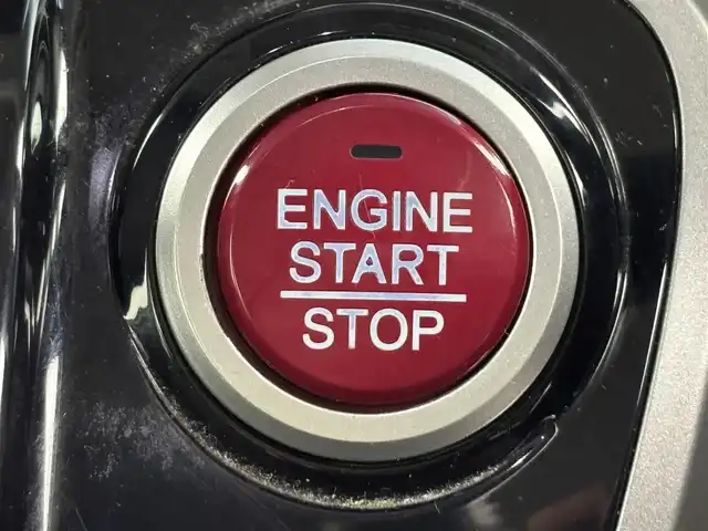 ホンダ Ｎ ＢＯＸ カスタム G SSパッケージ 福岡県 2013(平25)年 9.3万km プレミアムホワイトパール 社外ディスプレイオーディオ（ＢＴ）　/バックカメラ　/両側電動スライドドア　/横滑り防止装置　/ＥＣＯＮ　/プッシュスタート　/電動格納式ドアミラー　/純正フロアマット　/オートライト　/純正１４インチアルミホイール