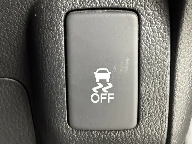 ホンダ Ｎ ＢＯＸ カスタム G SSパッケージ 福岡県 2013(平25)年 9.3万km プレミアムホワイトパール 社外ディスプレイオーディオ（ＢＴ）　/バックカメラ　/両側電動スライドドア　/横滑り防止装置　/ＥＣＯＮ　/プッシュスタート　/電動格納式ドアミラー　/純正フロアマット　/オートライト　/純正１４インチアルミホイール