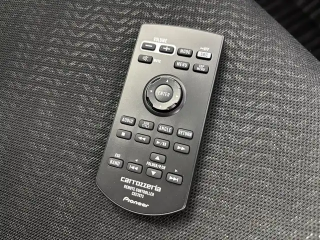 ホンダ Ｎ ＢＯＸ カスタム G SSパッケージ 福岡県 2013(平25)年 9.3万km プレミアムホワイトパール 社外ディスプレイオーディオ（ＢＴ）　/バックカメラ　/両側電動スライドドア　/横滑り防止装置　/ＥＣＯＮ　/プッシュスタート　/電動格納式ドアミラー　/純正フロアマット　/オートライト　/純正１４インチアルミホイール