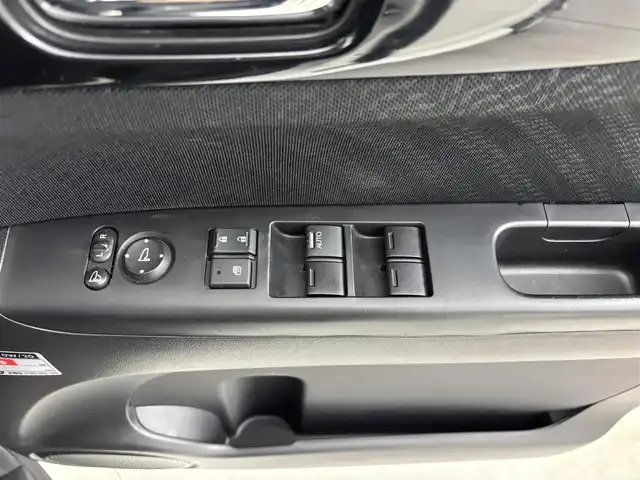 ホンダ Ｎ ＢＯＸ カスタム G SSパッケージ 福岡県 2013(平25)年 9.3万km プレミアムホワイトパール 社外ディスプレイオーディオ（ＢＴ）　/バックカメラ　/両側電動スライドドア　/横滑り防止装置　/ＥＣＯＮ　/プッシュスタート　/電動格納式ドアミラー　/純正フロアマット　/オートライト　/純正１４インチアルミホイール