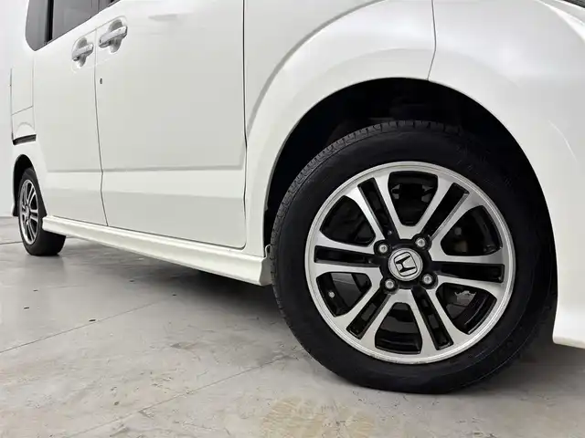 ホンダ Ｎ ＢＯＸ カスタム G SSパッケージ 福岡県 2013(平25)年 9.3万km プレミアムホワイトパール 社外ディスプレイオーディオ（ＢＴ）　/バックカメラ　/両側電動スライドドア　/横滑り防止装置　/ＥＣＯＮ　/プッシュスタート　/電動格納式ドアミラー　/純正フロアマット　/オートライト　/純正１４インチアルミホイール