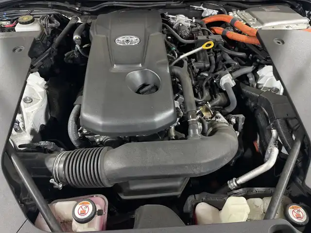 トヨタ クラウン ハイブリッド RS アドバンス 神奈川県 2018(平30)年 8.3万km ホワイトパールクリスタルシャイン メーカー8インチナビ/Bluetooth・CD・DVD・USB・AUX・フルセグTV・Miracast/スライド電動ムーンルーフ/デジタルインナーミラー/トヨタセーフティセンス/パノラミックビューモニター/ブラインドスポットモニター/レーダークルーズコントロール/モデリスタエアロ（フロント/サイド/リア/ホイール）/ハーフレザーシート/メモリ付き前席パワーシート/シートヒーター/ステアリングヒーター/ステアリングスイッチ/電動パーキングブレーキ/ブレーキオートホールド/前側ドライブレコーダー/ビルトインETC/スマートキー/純正フロアマット/モデリスタ19インチアルミホイール/LEDヘッドランプ/アイドリングストップ/横滑り防止装置/盗難防止装置/レーントレーシングアシスト/アダプティブハイビームシステム/衝突被害軽減システム