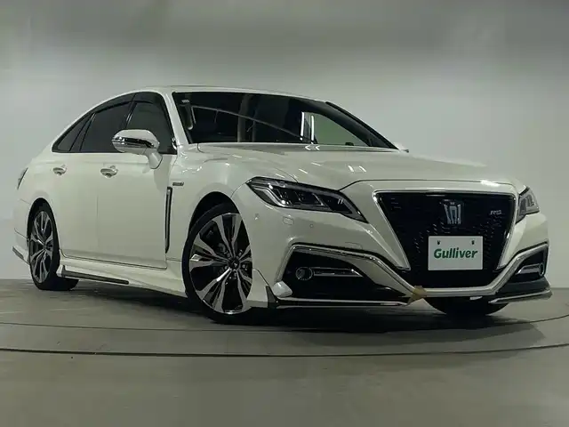 トヨタ クラウン ハイブリッド RS アドバンス 神奈川県 2018(平30)年 8.3万km ホワイトパールクリスタルシャイン メーカー8インチナビ/Bluetooth・CD・DVD・USB・AUX・フルセグTV・Miracast/スライド電動ムーンルーフ/デジタルインナーミラー/トヨタセーフティセンス/パノラミックビューモニター/ブラインドスポットモニター/レーダークルーズコントロール/モデリスタエアロ（フロント/サイド/リア/ホイール）/ハーフレザーシート/メモリ付き前席パワーシート/シートヒーター/ステアリングヒーター/ステアリングスイッチ/電動パーキングブレーキ/ブレーキオートホールド/前側ドライブレコーダー/ビルトインETC/スマートキー/純正フロアマット/モデリスタ19インチアルミホイール/LEDヘッドランプ/アイドリングストップ/横滑り防止装置/盗難防止装置/レーントレーシングアシスト/アダプティブハイビームシステム/衝突被害軽減システム