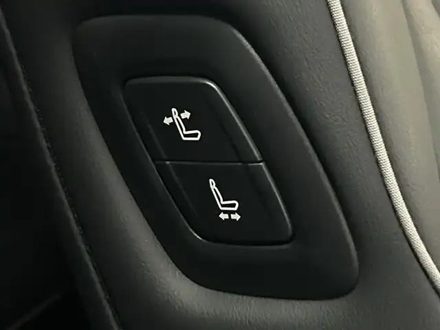 トヨタ クラウン ハイブリッド RS アドバンス 神奈川県 2018(平30)年 8.3万km ホワイトパールクリスタルシャイン メーカー8インチナビ/Bluetooth・CD・DVD・USB・AUX・フルセグTV・Miracast/スライド電動ムーンルーフ/デジタルインナーミラー/トヨタセーフティセンス/パノラミックビューモニター/ブラインドスポットモニター/レーダークルーズコントロール/モデリスタエアロ（フロント/サイド/リア/ホイール）/ハーフレザーシート/メモリ付き前席パワーシート/シートヒーター/ステアリングヒーター/ステアリングスイッチ/電動パーキングブレーキ/ブレーキオートホールド/前側ドライブレコーダー/ビルトインETC/スマートキー/純正フロアマット/モデリスタ19インチアルミホイール/LEDヘッドランプ/アイドリングストップ/横滑り防止装置/盗難防止装置/レーントレーシングアシスト/アダプティブハイビームシステム/衝突被害軽減システム