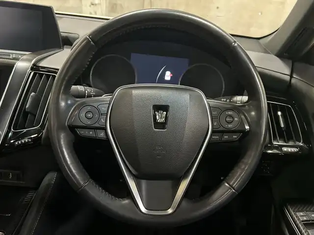 トヨタ クラウン ハイブリッド RS アドバンス 神奈川県 2018(平30)年 8.3万km ホワイトパールクリスタルシャイン メーカー8インチナビ/Bluetooth・CD・DVD・USB・AUX・フルセグTV・Miracast/スライド電動ムーンルーフ/デジタルインナーミラー/トヨタセーフティセンス/パノラミックビューモニター/ブラインドスポットモニター/レーダークルーズコントロール/モデリスタエアロ（フロント/サイド/リア/ホイール）/ハーフレザーシート/メモリ付き前席パワーシート/シートヒーター/ステアリングヒーター/ステアリングスイッチ/電動パーキングブレーキ/ブレーキオートホールド/前側ドライブレコーダー/ビルトインETC/スマートキー/純正フロアマット/モデリスタ19インチアルミホイール/LEDヘッドランプ/アイドリングストップ/横滑り防止装置/盗難防止装置/レーントレーシングアシスト/アダプティブハイビームシステム/衝突被害軽減システム