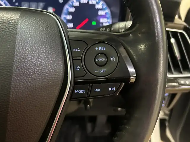 トヨタ クラウン ハイブリッド RS アドバンス 神奈川県 2018(平30)年 8.3万km ホワイトパールクリスタルシャイン メーカー8インチナビ/Bluetooth・CD・DVD・USB・AUX・フルセグTV・Miracast/スライド電動ムーンルーフ/デジタルインナーミラー/トヨタセーフティセンス/パノラミックビューモニター/ブラインドスポットモニター/レーダークルーズコントロール/モデリスタエアロ（フロント/サイド/リア/ホイール）/ハーフレザーシート/メモリ付き前席パワーシート/シートヒーター/ステアリングヒーター/ステアリングスイッチ/電動パーキングブレーキ/ブレーキオートホールド/前側ドライブレコーダー/ビルトインETC/スマートキー/純正フロアマット/モデリスタ19インチアルミホイール/LEDヘッドランプ/アイドリングストップ/横滑り防止装置/盗難防止装置/レーントレーシングアシスト/アダプティブハイビームシステム/衝突被害軽減システム