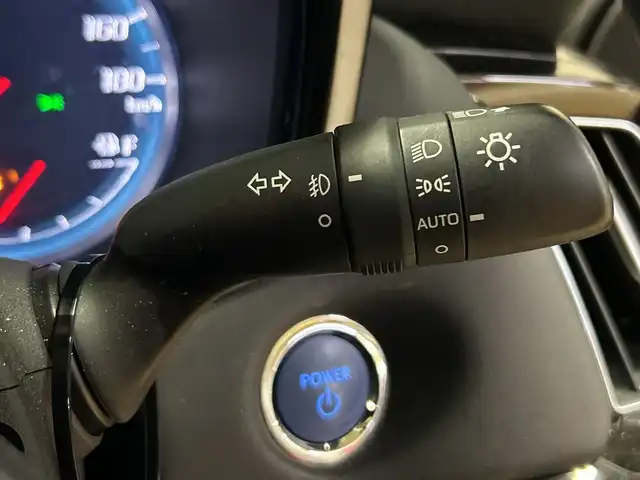 トヨタ クラウン ハイブリッド RS アドバンス 神奈川県 2018(平30)年 8.3万km ホワイトパールクリスタルシャイン メーカー8インチナビ/Bluetooth・CD・DVD・USB・AUX・フルセグTV・Miracast/スライド電動ムーンルーフ/デジタルインナーミラー/トヨタセーフティセンス/パノラミックビューモニター/ブラインドスポットモニター/レーダークルーズコントロール/モデリスタエアロ（フロント/サイド/リア/ホイール）/ハーフレザーシート/メモリ付き前席パワーシート/シートヒーター/ステアリングヒーター/ステアリングスイッチ/電動パーキングブレーキ/ブレーキオートホールド/前側ドライブレコーダー/ビルトインETC/スマートキー/純正フロアマット/モデリスタ19インチアルミホイール/LEDヘッドランプ/アイドリングストップ/横滑り防止装置/盗難防止装置/レーントレーシングアシスト/アダプティブハイビームシステム/衝突被害軽減システム