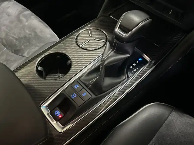 トヨタ クラウン ハイブリッド RS アドバンス 神奈川県 2018(平30)年 8.3万km ホワイトパールクリスタルシャイン メーカー8インチナビ/Bluetooth・CD・DVD・USB・AUX・フルセグTV・Miracast/スライド電動ムーンルーフ/デジタルインナーミラー/トヨタセーフティセンス/パノラミックビューモニター/ブラインドスポットモニター/レーダークルーズコントロール/モデリスタエアロ（フロント/サイド/リア/ホイール）/ハーフレザーシート/メモリ付き前席パワーシート/シートヒーター/ステアリングヒーター/ステアリングスイッチ/電動パーキングブレーキ/ブレーキオートホールド/前側ドライブレコーダー/ビルトインETC/スマートキー/純正フロアマット/モデリスタ19インチアルミホイール/LEDヘッドランプ/アイドリングストップ/横滑り防止装置/盗難防止装置/レーントレーシングアシスト/アダプティブハイビームシステム/衝突被害軽減システム