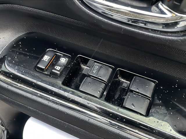 トヨタ アクア G G’s 新潟県 2016(平28)年 9.8万km グレーメタリック 純正ナビ(NSCP-W64)/(AM/FM/CD/DVD/SD/Bluetooth)/トヨタセーフティセンス/・プリクラッシュセーフティ/・レーンディパーチャーアラート/・オートマチックハイビーム/クルーズコントロール/バックカメラ/LEDヘッドライト/オートライト/ハーフレザーシート/純正17インチアルミホイール/純正ビルトインETC/リモコンキー/スペアキー×1/取扱説明書/保証書