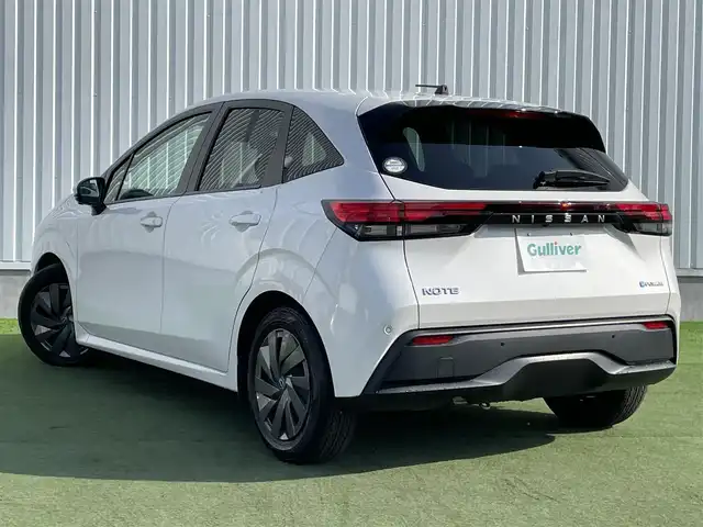 日産 ノート S 香川県 2022(令4)年 8.7万km ピュアホワイトパール 安全装備/・インテリジェント エマージェンシーブレーキ（自動ブレーキ）/・踏み間違い衝突防止アシスト（前進時・後退時）/・インテリジェントFCW（前方衝突予測警報）/・インテリジェントLI（車線逸脱防止支援システム）/・ LDW（車線逸脱警報）/・インテリジェントDA（ふらつき警報）/・標識検知機能/・ハイビームアシスト/・ABS（アンチロックブレーキシステム）/・VDC（ビークルダイナミクスコントロール、横滑り防止装置） /社外7型メモリナビ/全方位カメラ/アラウンドビューモニター/デジタルインナーミラー/前後コーナーセンサー/アイドリングストップ/レベライザーヘッドライト/電動格納ミラー/プッシュスタート/スマートキー