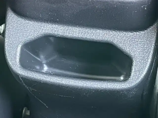 日産 ノート S 香川県 2022(令4)年 8.7万km ピュアホワイトパール 安全装備/・インテリジェント エマージェンシーブレーキ（自動ブレーキ）/・踏み間違い衝突防止アシスト（前進時・後退時）/・インテリジェントFCW（前方衝突予測警報）/・インテリジェントLI（車線逸脱防止支援システム）/・ LDW（車線逸脱警報）/・インテリジェントDA（ふらつき警報）/・標識検知機能/・ハイビームアシスト/・ABS（アンチロックブレーキシステム）/・VDC（ビークルダイナミクスコントロール、横滑り防止装置） /社外7型メモリナビ/全方位カメラ/アラウンドビューモニター/デジタルインナーミラー/前後コーナーセンサー/アイドリングストップ/レベライザーヘッドライト/電動格納ミラー/プッシュスタート/スマートキー