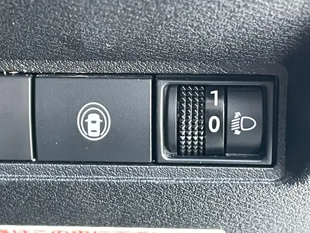 日産 ノート S 香川県 2022(令4)年 8.7万km ピュアホワイトパール 安全装備/・インテリジェント エマージェンシーブレーキ（自動ブレーキ）/・踏み間違い衝突防止アシスト（前進時・後退時）/・インテリジェントFCW（前方衝突予測警報）/・インテリジェントLI（車線逸脱防止支援システム）/・ LDW（車線逸脱警報）/・インテリジェントDA（ふらつき警報）/・標識検知機能/・ハイビームアシスト/・ABS（アンチロックブレーキシステム）/・VDC（ビークルダイナミクスコントロール、横滑り防止装置） /社外7型メモリナビ/全方位カメラ/アラウンドビューモニター/デジタルインナーミラー/前後コーナーセンサー/アイドリングストップ/レベライザーヘッドライト/電動格納ミラー/プッシュスタート/スマートキー