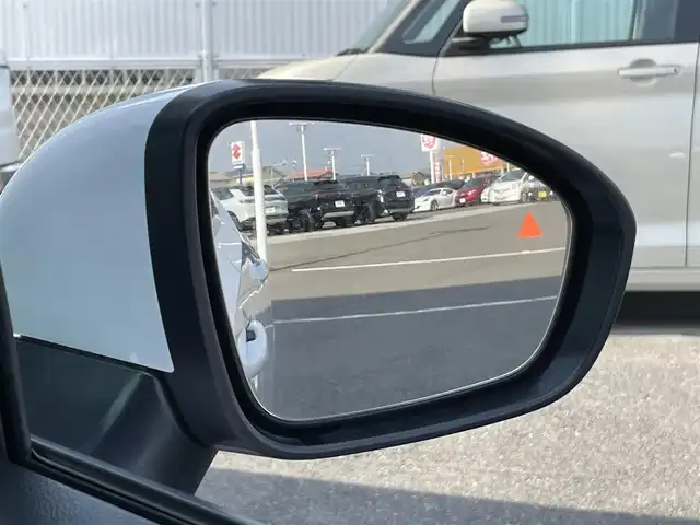 日産 ノート S 香川県 2022(令4)年 8.7万km ピュアホワイトパール 安全装備/・インテリジェント エマージェンシーブレーキ（自動ブレーキ）/・踏み間違い衝突防止アシスト（前進時・後退時）/・インテリジェントFCW（前方衝突予測警報）/・インテリジェントLI（車線逸脱防止支援システム）/・ LDW（車線逸脱警報）/・インテリジェントDA（ふらつき警報）/・標識検知機能/・ハイビームアシスト/・ABS（アンチロックブレーキシステム）/・VDC（ビークルダイナミクスコントロール、横滑り防止装置） /社外7型メモリナビ/全方位カメラ/アラウンドビューモニター/デジタルインナーミラー/前後コーナーセンサー/アイドリングストップ/レベライザーヘッドライト/電動格納ミラー/プッシュスタート/スマートキー