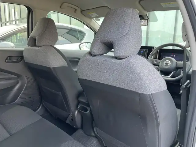 日産 ノート S 香川県 2022(令4)年 8.7万km ピュアホワイトパール 安全装備/・インテリジェント エマージェンシーブレーキ（自動ブレーキ）/・踏み間違い衝突防止アシスト（前進時・後退時）/・インテリジェントFCW（前方衝突予測警報）/・インテリジェントLI（車線逸脱防止支援システム）/・ LDW（車線逸脱警報）/・インテリジェントDA（ふらつき警報）/・標識検知機能/・ハイビームアシスト/・ABS（アンチロックブレーキシステム）/・VDC（ビークルダイナミクスコントロール、横滑り防止装置） /社外7型メモリナビ/全方位カメラ/アラウンドビューモニター/デジタルインナーミラー/前後コーナーセンサー/アイドリングストップ/レベライザーヘッドライト/電動格納ミラー/プッシュスタート/スマートキー