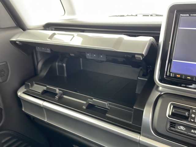 スズキ スペーシア ギア HYBRID XZ 岐阜県 2020(令2)年 3.8万km ツールグリーンパールメタリック/ガンメタリック2トーンルーフ 純正SDナビ(CN-RZ833)/【フルセグTV/CD/DVD/SD/Bluetooth】/両側パワースライドドア/衝突被害軽減ブレーキ/レーンキープアシスト/車両接近通報装置/コーナーセンサー/前席シートヒーター/オートLEDライト/オートマチックハイビーム/ETC/横滑り防止装置/盗難防止装置/アイドリングストップ/プッシュスタート/スマートキー/純正フロアマット/ベンチシート