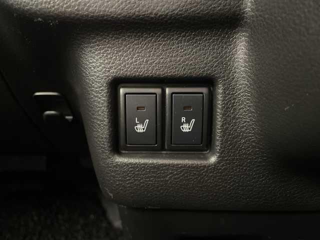 スズキ スペーシア ギア HYBRID XZ 愛知県 2020(令2)年 3.8万km ツールグリーンパールメタリック/ガンメタリック2トーンルーフ 純正SDナビ(CN-RZ833)/【フルセグTV/CD/DVD/SD/Bluetooth】/両側パワースライドドア/衝突被害軽減ブレーキ/レーンキープアシスト/車両接近通報装置/コーナーセンサー/前席シートヒーター/オートLEDライト/オートマチックハイビーム/ETC/横滑り防止装置/盗難防止装置/アイドリングストップ/プッシュスタート/スマートキー/純正フロアマット/ベンチシート/ルーフレール/ルーフキャリア