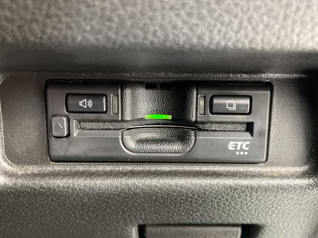 スズキ スペーシア ギア HYBRID XZ 愛知県 2020(令2)年 3.8万km ツールグリーンパールメタリック/ガンメタリック2トーンルーフ 純正SDナビ(CN-RZ833)/【フルセグTV/CD/DVD/SD/Bluetooth】/両側パワースライドドア/衝突被害軽減ブレーキ/レーンキープアシスト/車両接近通報装置/コーナーセンサー/前席シートヒーター/オートLEDライト/オートマチックハイビーム/ETC/横滑り防止装置/盗難防止装置/アイドリングストップ/プッシュスタート/スマートキー/純正フロアマット/ベンチシート/ルーフレール/ルーフキャリア