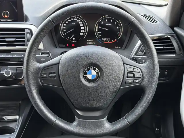 ＢＭＷ １１８ｉ 山梨県 2018(平30)年 1.7万km アルピンホワイトⅢ 純正HDDナビ/バックカメラ/Bluetooth/純正16インチAW/オートライト/LEDヘッライト/ETC/ミュージックサーバー/ミュージックプレイヤー接続/保証書/取扱説明書