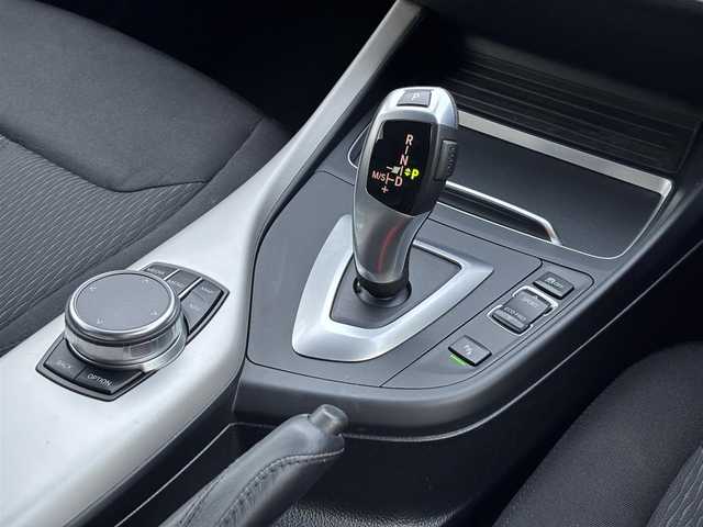 ＢＭＷ １１８ｉ 山梨県 2018(平30)年 1.7万km アルピンホワイトⅢ 純正HDDナビ/バックカメラ/Bluetooth/純正16インチAW/オートライト/LEDヘッライト/ETC/ミュージックサーバー/ミュージックプレイヤー接続/保証書/取扱説明書
