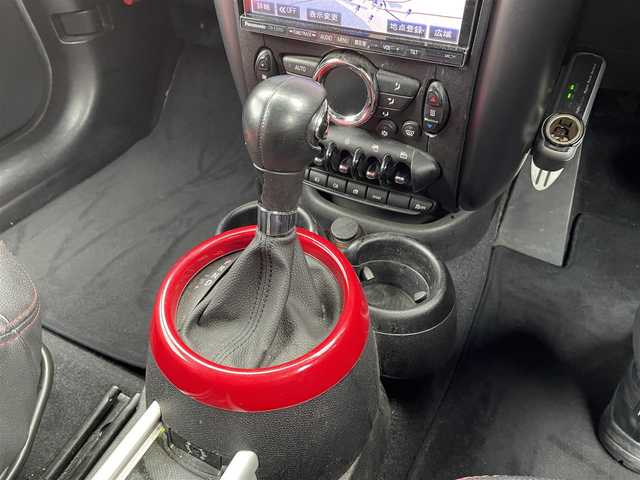 ＭＩＮＩ ミニ クロスオーバー クーパー S 道央・札幌 2012(平24)年 8万km アブソルートブラックM 登録時走行距離79115ｋｍ/社外メモリナビ（CD/DVD/FM/AM/SD/BT）/フルセグTV(走行中視聴可能)/バックカメラ/プッシュスタート/ETC/MTモード付AT/スペアキー×１/純正フロアマット/ルーフレール/横滑り防止装置/フォグランプ/リアフォグランプ/SPORTスイッチ/革巻きステアリング/パドルシフト/フロントデアイサースイッチ/電動格納ミラー/バニティミラー