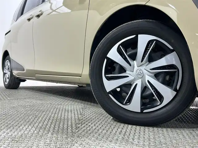 トヨタ シエンタ G クエロ 大阪府 2021(令3)年 2.1万km ベージュ 純正ナビ(フルセグ/CD再生/Bluetooth) 360カメラ ETC 両側パワースライドドア 衝突軽減 クリアランスソナー トヨタセーフティセンス 前後ドラレコ ハーフレザー