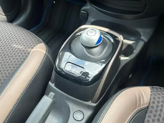 日産 ノート e－パワー メダリスト 宮城県 2016(平28)年 9.5万km ブリリアントホワイトパール エマージェンシーブレーキサポート/純正SDナビ/【CD・DVD・SD・BT・フルセグTV】/アラウンドビューモニター/純正エアロ/純正15インチAW/DriveMODE/レーンキープアラート/横滑り防止装置/ステアリングスイッチ/ウィンカーミラー/オートライト/LEDヘッドライト/フォグライト/スマートキー/ETC/フロアマット/ドアバイザー