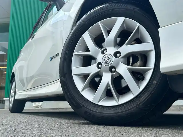 日産 ノート e－パワー メダリスト 宮城県 2016(平28)年 9.5万km ブリリアントホワイトパール エマージェンシーブレーキサポート/純正SDナビ/【CD・DVD・SD・BT・フルセグTV】/アラウンドビューモニター/純正エアロ/純正15インチAW/DriveMODE/レーンキープアラート/横滑り防止装置/ステアリングスイッチ/ウィンカーミラー/オートライト/LEDヘッドライト/フォグライト/スマートキー/ETC/フロアマット/ドアバイザー