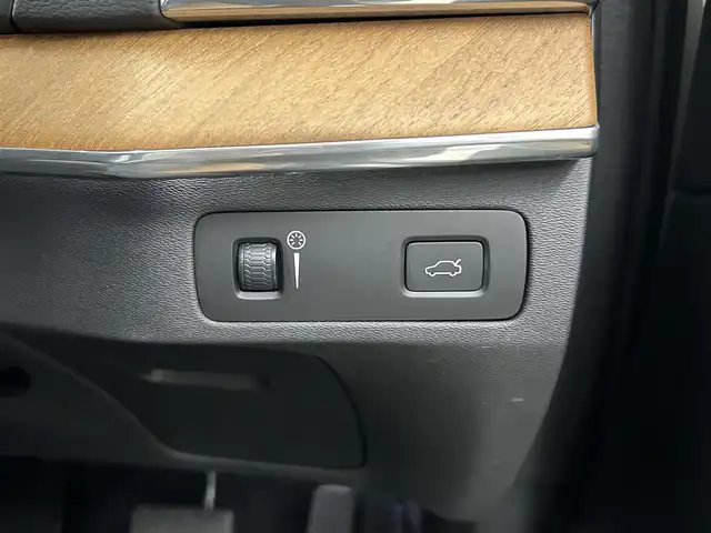 ボルボ ＸＣ９０ D5 AWD インスクリプション 岡山県 2019(令1)年 6.8万km グレー 純ナビ/Bluetooth/Applecarplay/Androidauto/ハーマンカードン/前席PWシート/シートヒータ/シートクーラ/ACC/オートブレーキホールド/ステアリングヒータ/社外レーダ/HUD/ドラレコ/後席シートヒータ/ブラウンレザー/PWテールゲート
