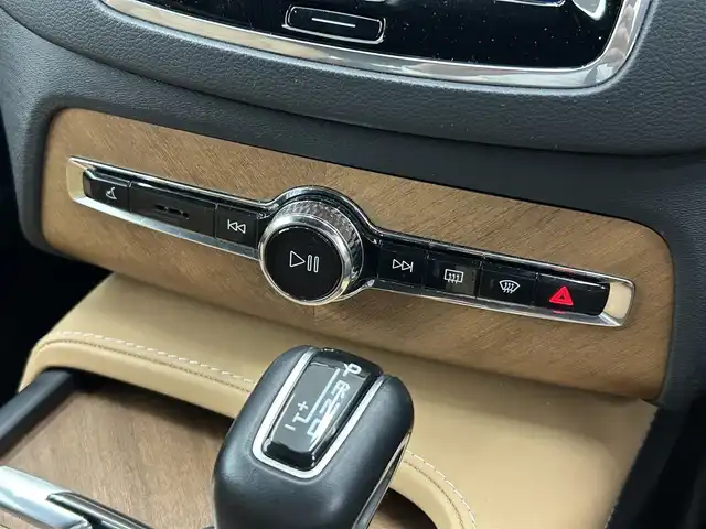 ボルボ ＸＣ９０ D5 AWD インスクリプション 岡山県 2019(令1)年 6.8万km グレー 純ナビ/Bluetooth/Applecarplay/Androidauto/ハーマンカードン/前席PWシート/シートヒータ/シートクーラ/ACC/オートブレーキホールド/ステアリングヒータ/社外レーダ/HUD/ドラレコ/後席シートヒータ/ブラウンレザー/PWテールゲート