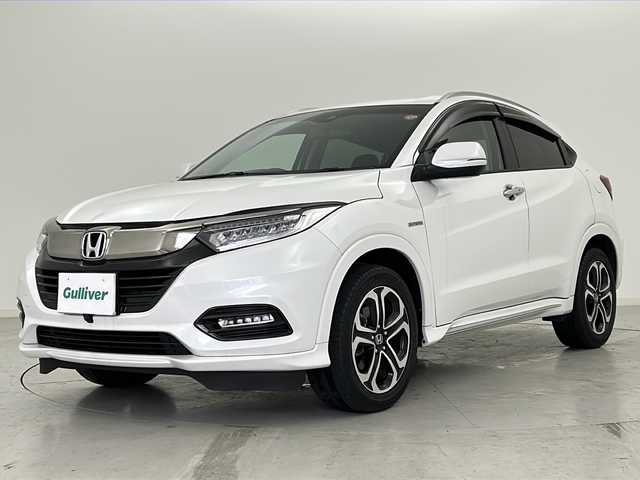 ホンダ ヴェゼル ハイブリッド Z ホンダセンシング 宮城県 2020(令2)年 2.5万km プラチナホワイトパール 禁煙車/Honda SENSING			/・衝突軽減ブレーキ			/・路外逸脱抑制機能					/・アダプティブクルーズコントロール			/・車線維持支援システム			/純正９型ナビ/・CD.DVD.SD.USB.BT.HDMI/フルセグTV/バックカメラ/ドライブレコーダー(前後)/ハーフレザーシート/前席シートヒーター/革巻ステアリング/ステアリングスイッチ/パドルシフト/プッシュスタート/スマートキー/純正17inAW/純正フロアマット/ＬＥＤヘッドライト/ＬＥＤフォグランプ/ビルトインＥＴＣ/横滑り防止機能/ドアバイザー/アイドリングストップ